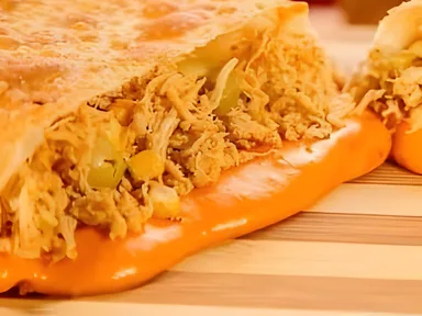 Pastel de Frango com Cheddar