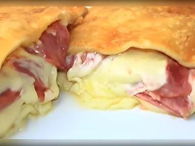 Pastel de Calabresa com Queijo