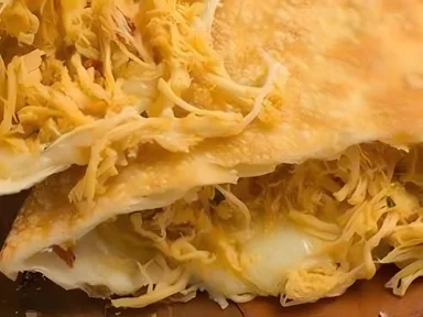 Pastel de Frango com Queijo